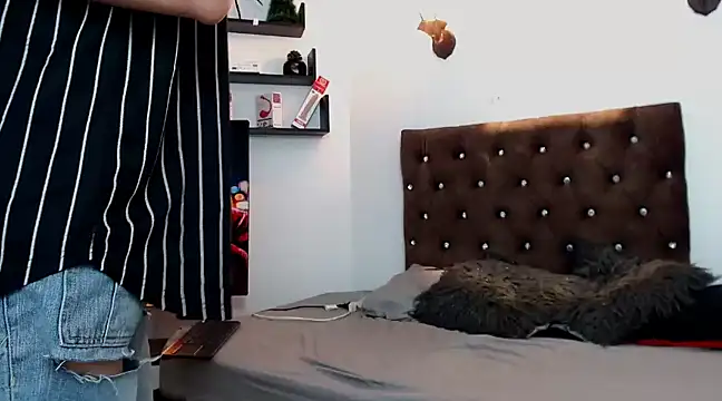 flowers18 online show from January 10, 10:46 pm