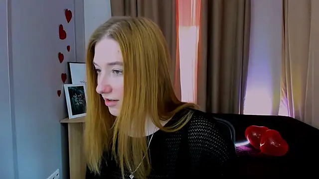 Snapshot of daisy_candy chatting on February 26, 1:41 pm daisy candy online show from February 26, 1:41 pm