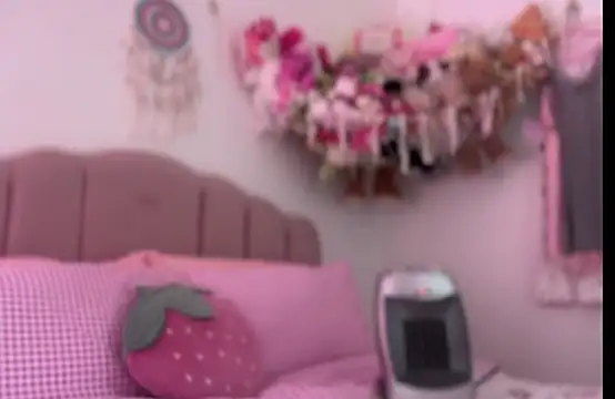 Snapshot of pinkie_piexx chatting on February 14, 3:15 pm pinkie piexx online show from February 14, 3:15 pm