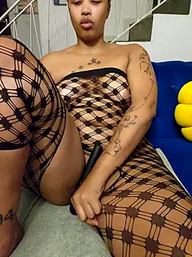 Snapshot of Drippincaty chatting on April 29, 8:48 pm Drippincaty online show from April 29, 8:48 pm