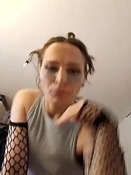 Snapshot of ludovika09 chatting on May 20, 9:54 pm ludovika09 online show from May 20, 9:54 pm