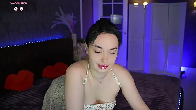 Miss Elia online show from February 5, 4:00 pm