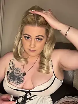 Blondiee3088 online show from December 13, 5:00 pm