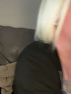 Blondiee3088 online show from March 6, 3:56 pm