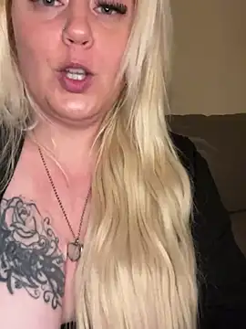 Blondiee3088 online show from March 6, 6:59 pm