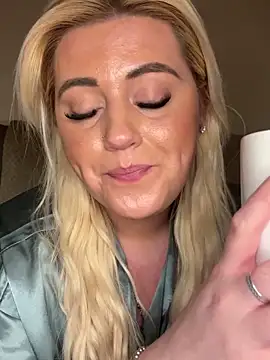 Blondiee3088 online show from March 8, 7:09 pm