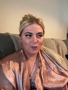 Blondiee3088 online show from March 20, 1:59 pm