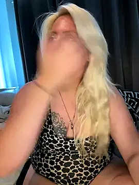 Blondiee3088 online show from October 2, 11:17 am