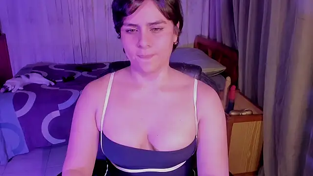 Snapshot of isabelacooperr chatting on May 15, 8:54 am isabelacooperr online show from May 15, 8:54 am
