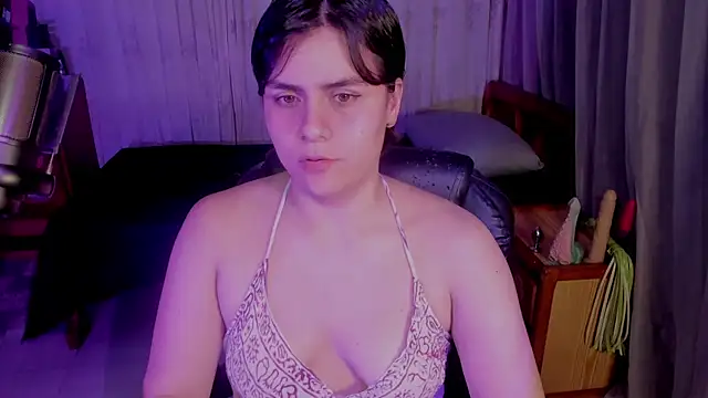 Snapshot of isabelacooperr chatting on May 28, 6:21 am isabelacooperr online show from May 28, 6:21 am