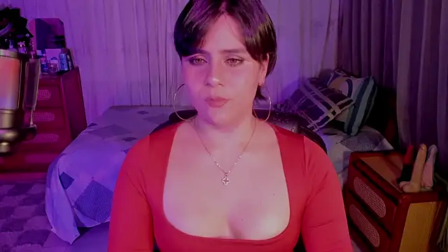 Snapshot of isabelacooperr chatting on June 4, 12:33 pm isabelacooperr online show from June 4, 12:33 pm