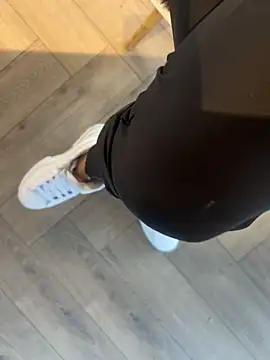 FeetVibe online show from October 31, 8:15 am