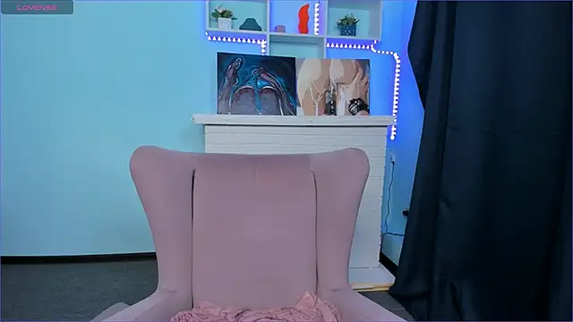 Snapshot of Crow_Diam0nd chatting on December 7, 7:27 am Crow Diam0nd online show from December 7, 7:27 am