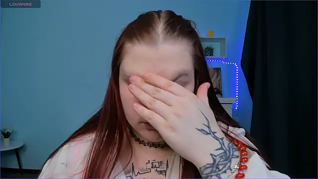 Snapshot of Crow_Diam0nd chatting on December 8, 4:35 am Crow Diam0nd online show from December 8, 4:35 am