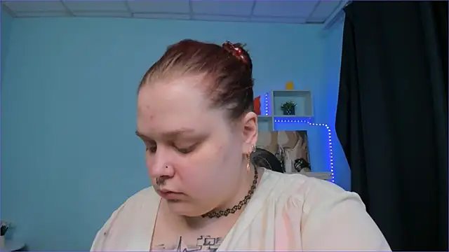 Snapshot of Crow_Diam0nd chatting on December 10, 4:24 am Crow Diam0nd online show from December 10, 4:24 am