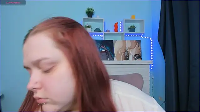 Snapshot of Crow_Diam0nd chatting on December 13, 9:35 am Crow Diam0nd online show from December 13, 9:35 am