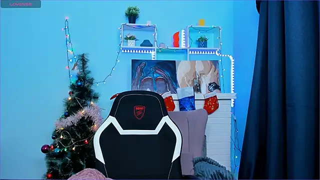 Snapshot of Crow_Diam0nd chatting on December 30, 4:09 am Crow Diam0nd online show from December 30, 4:09 am