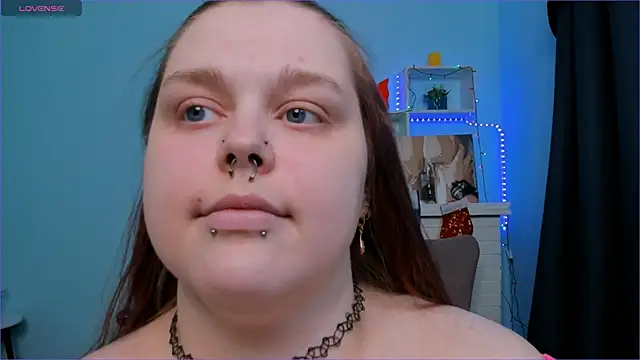 Snapshot of Crow_Diam0nd chatting on December 30, 10:21 am Crow Diam0nd online show from December 30, 10:21 am