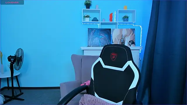 Snapshot of Crow_Diam0nd chatting on February 2, 7:57 pm Crow Diam0nd online show from February 2, 7:57 pm