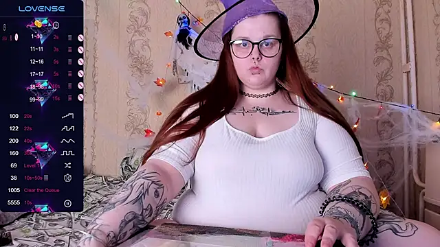 Snapshot of Crow_Diam0nd chatting on October 12, 10:03 am Crow Diam0nd online show from October 12, 10:03 am