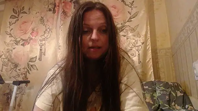 Snapshot of CatMelissa chatting on April 19, 9:39 pm CatMelissa online show from April 19, 9:39 pm