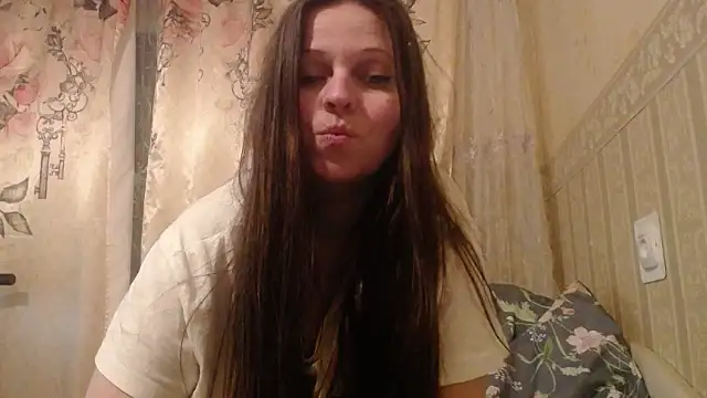 Snapshot of CatMelissa chatting on April 20, 9:49 pm CatMelissa online show from April 20, 9:49 pm