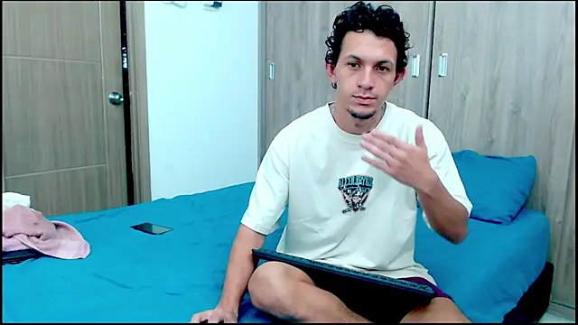 Snapshot of meridandwither chatting on May 15, 10:44 am meridandwither online show from May 15, 10:44 am