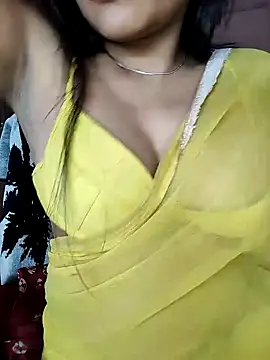 Snapshot of karishma chatting on January 10, 4:01 am karishma online show from January 10, 4:01 am