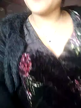 Snapshot of karishma chatting on January 12, 12:28 am karishma online show from January 12, 12:28 am