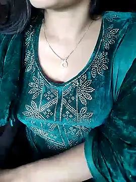 Snapshot of karishma chatting on February 2, 12:13 pm karishma online show from February 2, 12:13 pm