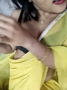 Snapshot of karishma chatting on February 6, 2:04 pm karishma online show from February 6, 2:04 pm