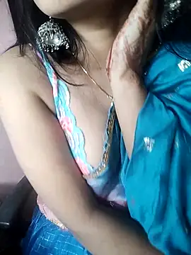 Snapshot of karishma chatting on February 13, 2:01 am karishma online show from February 13, 2:01 am