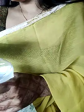 Snapshot of karishma chatting on February 13, 4:28 pm karishma online show from February 13, 4:28 pm