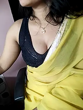 Snapshot of karishma chatting on February 14, 1:45 am karishma online show from February 14, 1:45 am