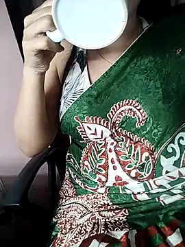 Snapshot of karishma chatting on February 20, 1:46 am karishma online show from February 20, 1:46 am