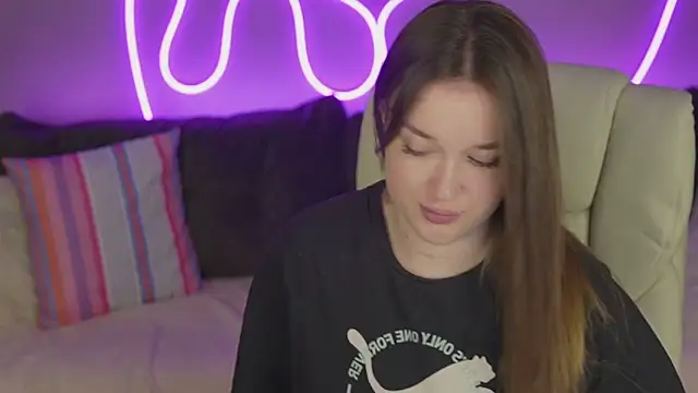 Snapshot of DonnaLustt chatting on November 17, 2:34 pm DonnaLustt online show from November 17, 2:34 pm