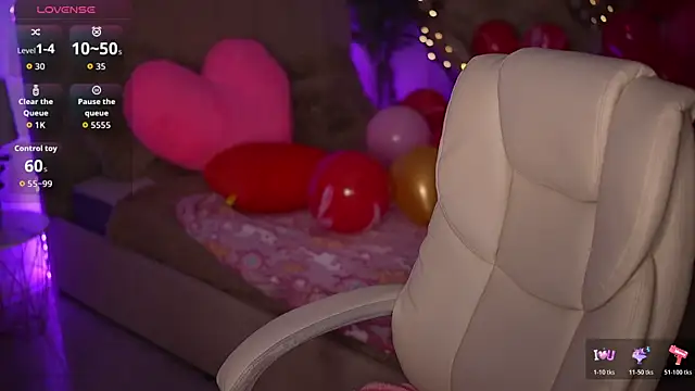 Snapshot of DonnaLustt chatting on February 10, 8:13 pm DonnaLustt online show from February 10, 8:13 pm