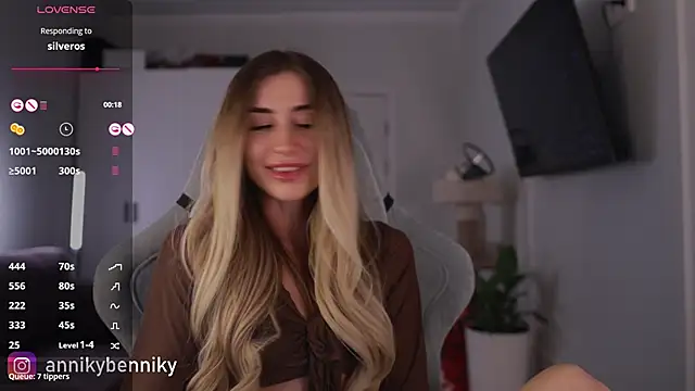 Coconutkittyy online show from December 24, 5:13 pm