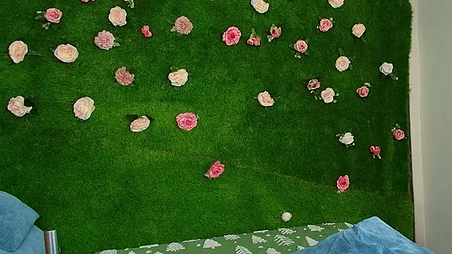 Snapshot of Huge_Titties_ chatting on February 22, 6:46 am Huge Titties online show from February 22, 6:46 am