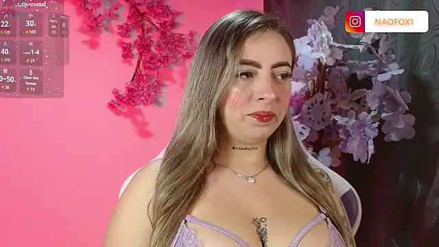 NaomiFox1 online show from April 29, 1:21 am