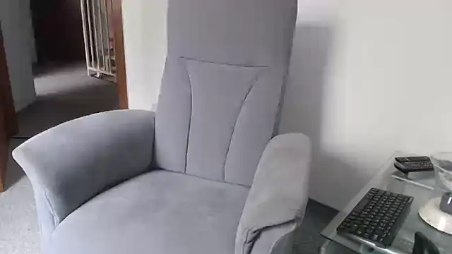 Snapshot of ak616263 chatting on November 4, 12:48 pm ak616263 online show from November 4, 12:48 pm