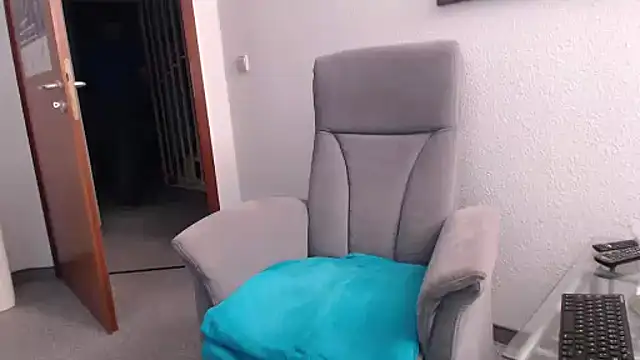 Snapshot of ak616263 chatting on November 12, 4:29 pm ak616263 online show from November 12, 4:29 pm