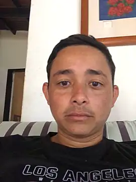 isacalejandroo online show from January 29, 5:45 pm