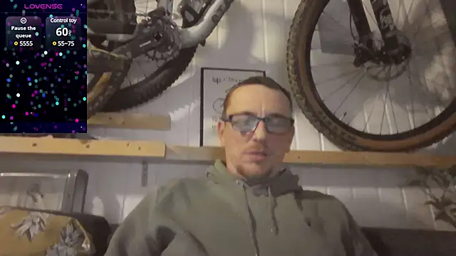 Snapshot of 420Curvybabe chatting on December 9, 8:12 pm 420Curvybabe online show from December 9, 8:12 pm