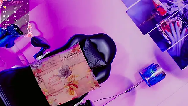 dollswit01 online show from April 24, 8:33 pm