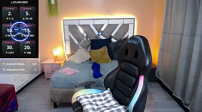 Snapshot of Scarllett_BDSM chatting on December 6, 6:37 am Scarllett BDSM online show from December 6, 6:37 am