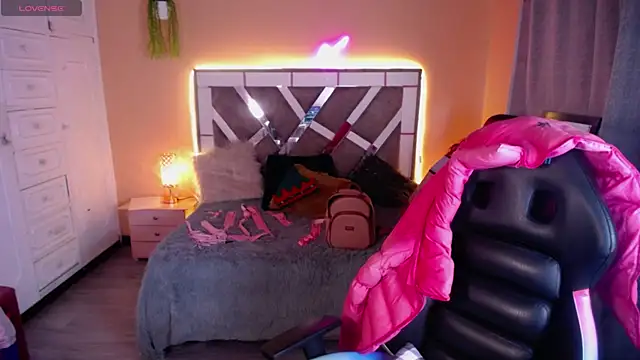 Snapshot of Scarllett_BDSM chatting on December 11, 3:56 am Scarllett BDSM online show from December 11, 3:56 am