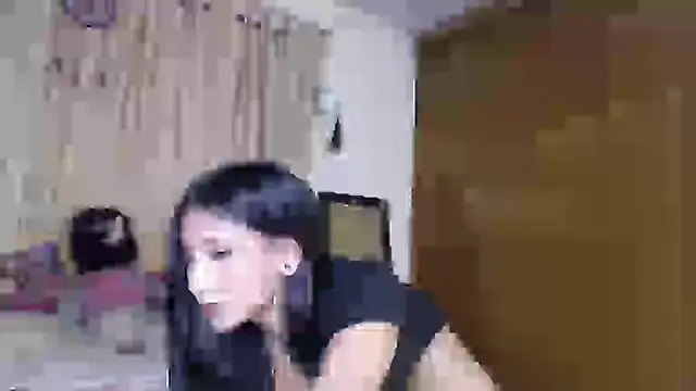 Snapshot of _ella_b chatting on March 21, 2:28 am ella b online show from March 21, 2:28 am