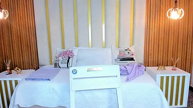 Snapshot of love_mommy chatting on March 12, 4:41 am love mommy online show from March 12, 4:41 am