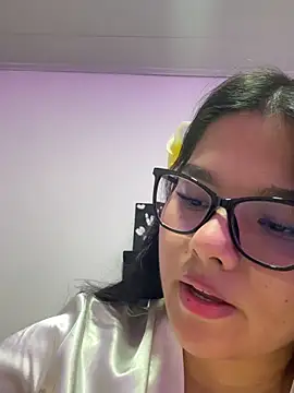 Snapshot of SophieHarris_ chatting on May 9, 4:28 am SophieHarris online show from May 9, 4:28 am